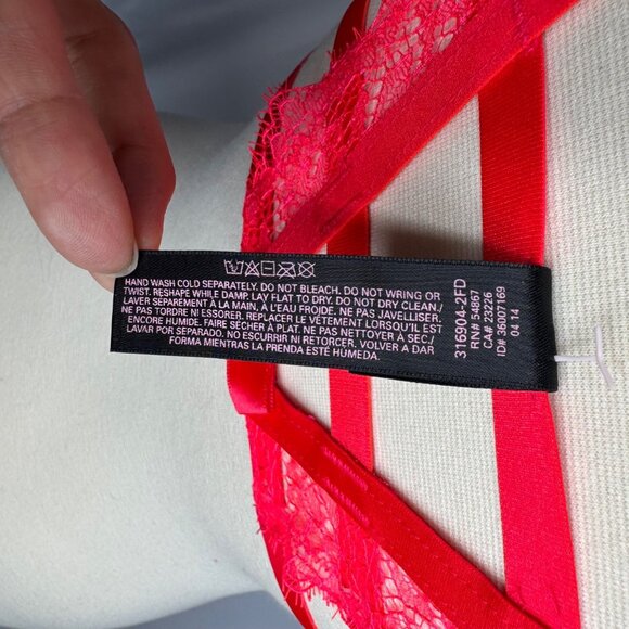 Vintage Y2K Victorias Secret Very Sexy Unlined Demi Red Lace Strappy Bra 34B - Picture 6 of 8